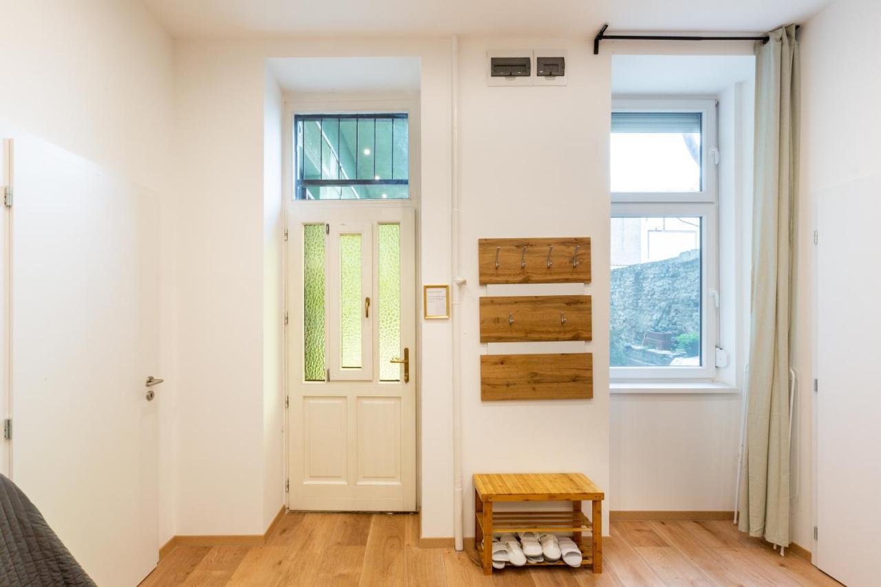 Industrial Style Appartment With Ac Steps To Gozsdu, Budapest